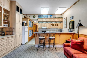 Cozy Condo in the Heart of BV - Condo Bear #104